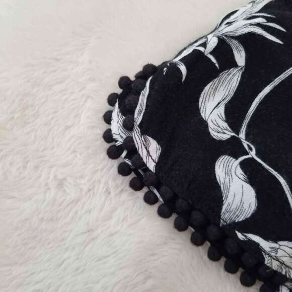 White House Black Market Women's 4-Inch Soft Floral Print Short - Picture 8 of 8